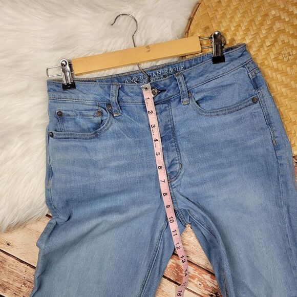 American Eagle Vintage High Rise Distressed Button Fly Jeans - Picture 3 of 8